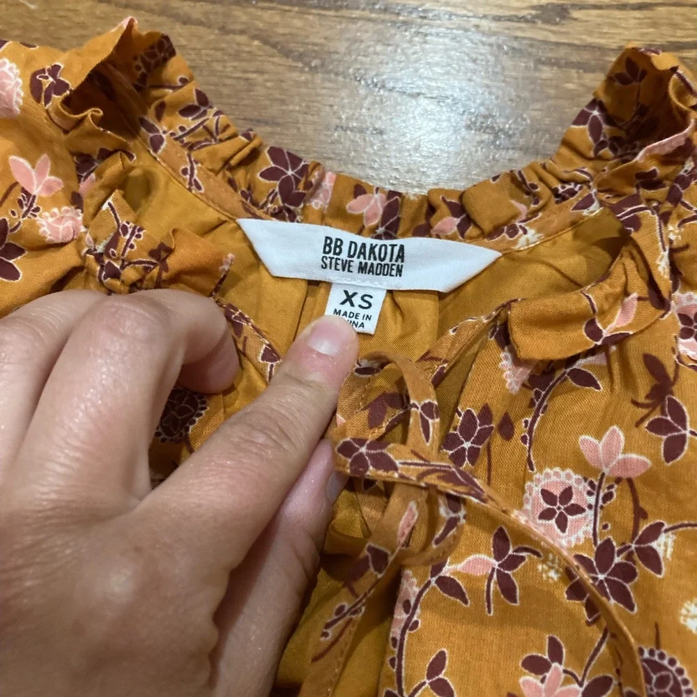 5 for $25! Beautiful floral dress - Picture 3 of 3
